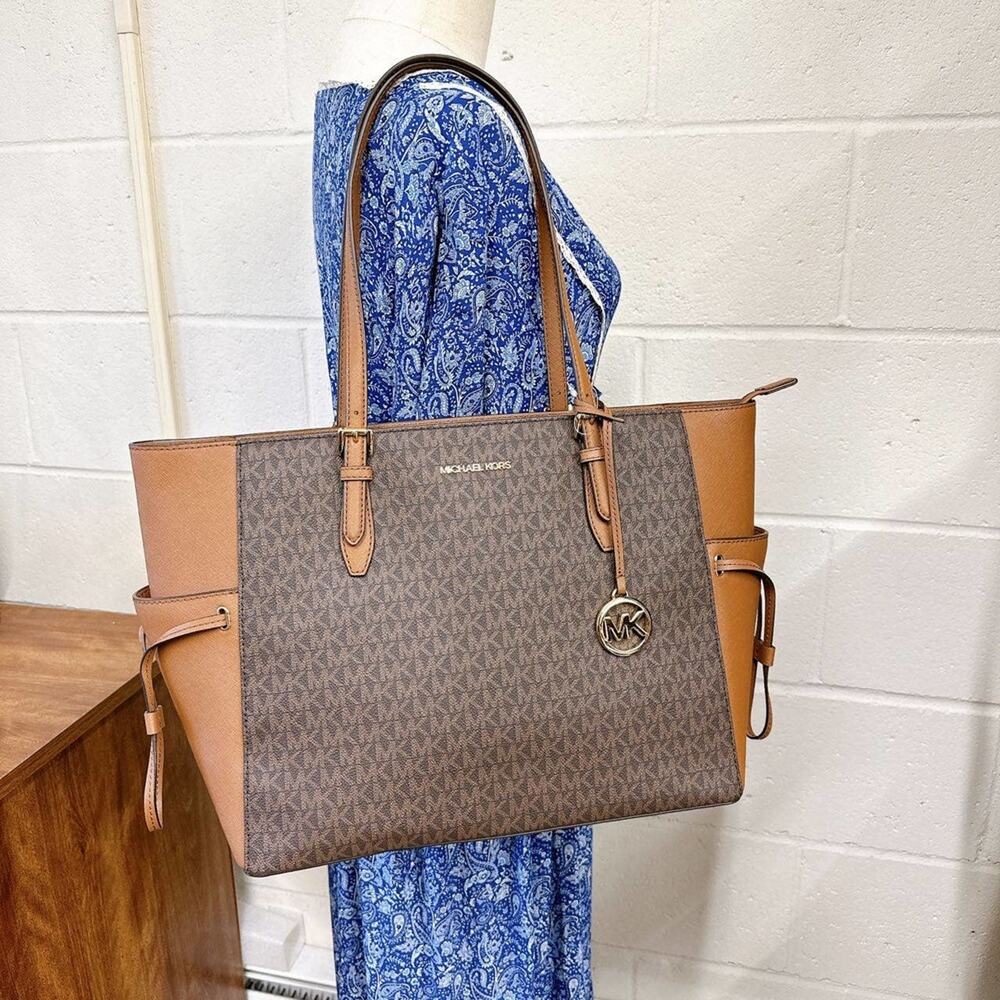 Michael Kors 35S1G2GT7B Women's Gilly Large Signature Travel Drawstring Tote